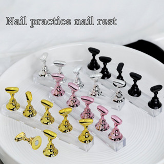 แท่นวางเล็บปลอมสำหรับฝึกทำเล็บ ที่วางเล็บปลอม อุปกรณ์ช่วยตกแ…