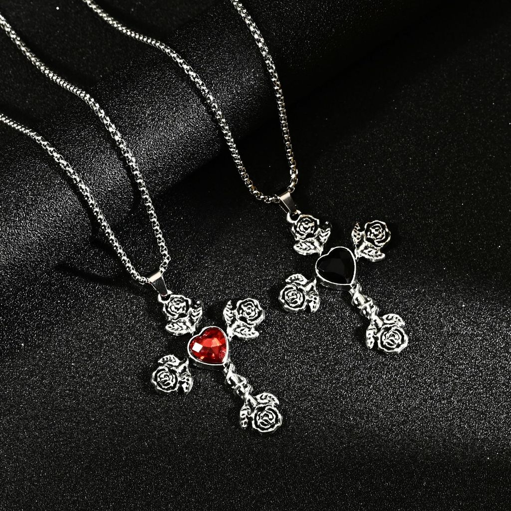 Vintage Gothic Rosette Cross จี้สร้อยคอ Rose ดอกไม้ Clavicle ไทเทเนียมเหล็กสําหรับ Man สร้อยคอ
