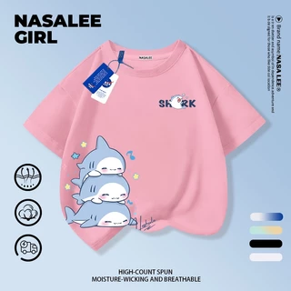 【จัดส่งวันเดียวกัน × ถึงใน 2 วัน】เสื้อยืดเด็ก NASA สีฟ้าอ่อน ผ้าฝ้ายระบายอากาศดี ลายฉลามน้อยน่ารัก แฟชั่นสวมใส่คล่องตัว แขนสั้น สำหรับเด็กชาย-หญิง