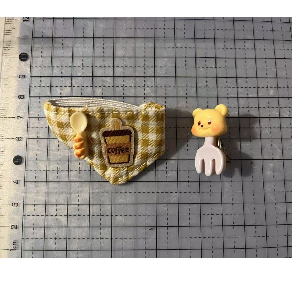 13 ซม.Self-Laughing Bearน่ารักน้ําลายผ้าเช็ดตัวเสื้อผ้าเด็กเอี๊ยม 10 ซม.ผ้าฝ้ายตุ๊กตาสามเหลี่ยมผ้าเช็ดตัวกระเป๋าน้ําลาย - รูปที่ 6