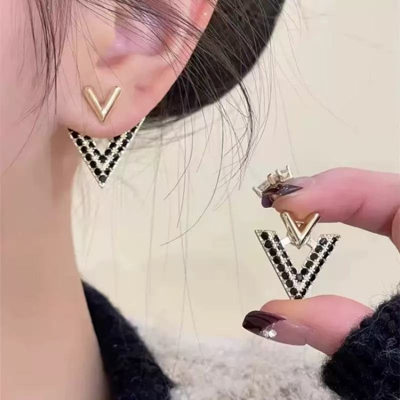 ต่างหู V-Shaped Rhinestone สไตล์เกาหลี ดีไซน์พรีเมียม