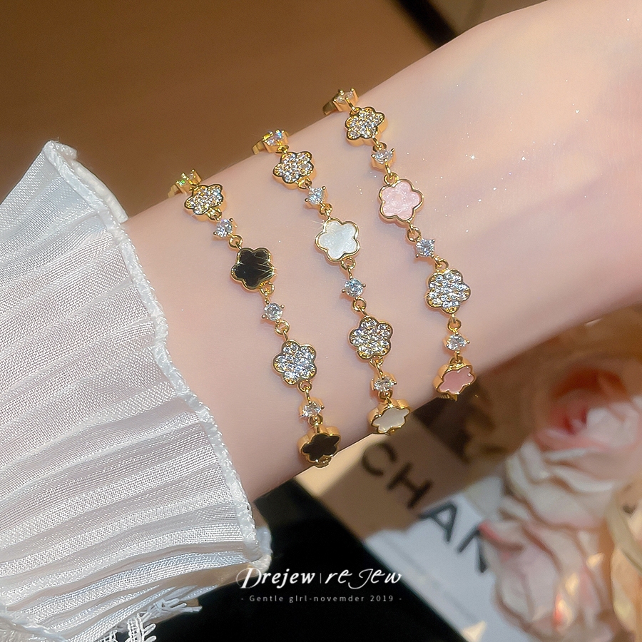 จี้ดอกไม้เพทายและสร้อยข้อมือ เครื่องประดับมือหรูหราและเบา
