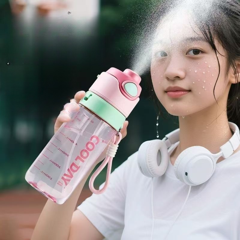 FQUAN (26oz) สเปรย์กีฬาถ้วยน้ําฤดูร้อนออกกําลังกายกลางแจ้งขวดน้ําชายหญิงเด็กนักเรียนโรงเรียนสเปรย์ถ้