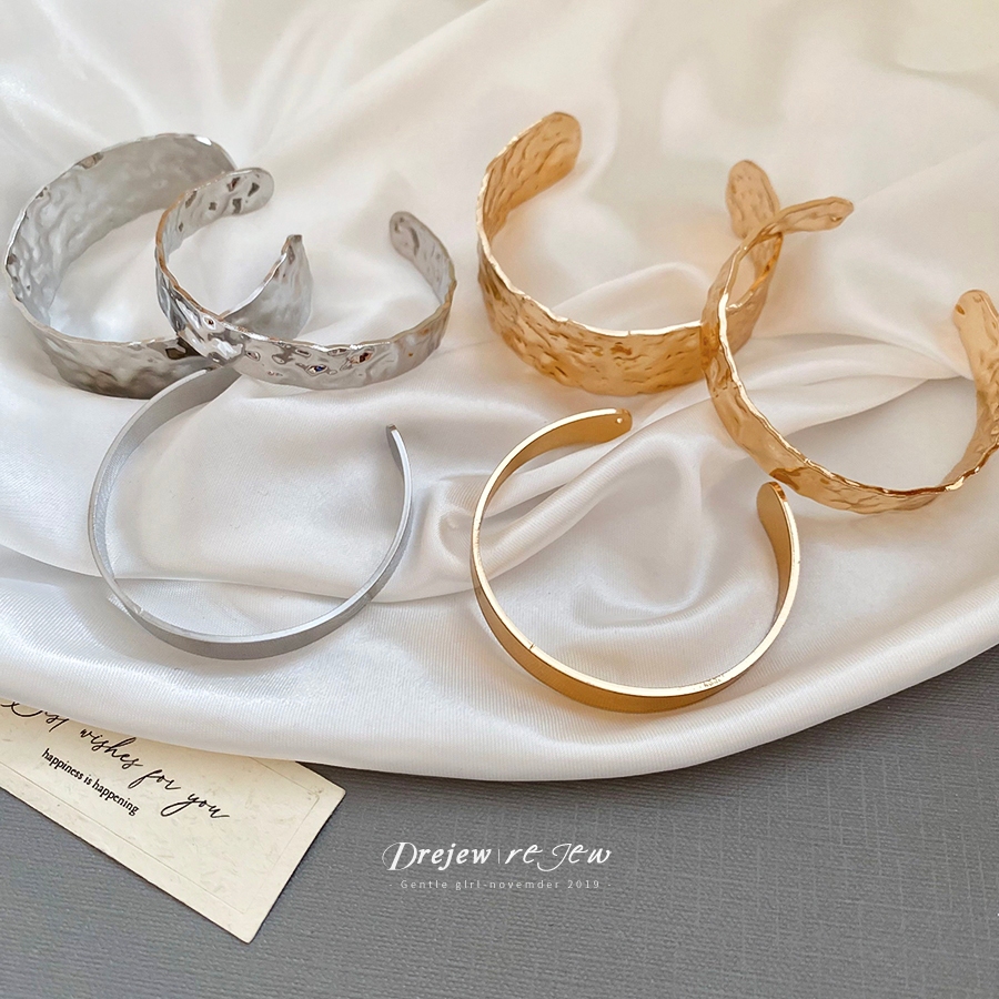 สร้อยข้อมือโลหะสไตล์ยุโรปและอเมริกา ออกแบบเรียบหรู หลากหลายสำหรับเครื่องประดับส่วนตัว