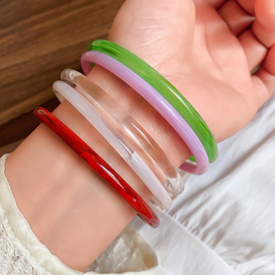 สร้อยข้อมืออะคริลิกไล่สี แบบเรียบง่ายและทันสมัย เหมาะสำหรับการสวมใส่วันdaily wear