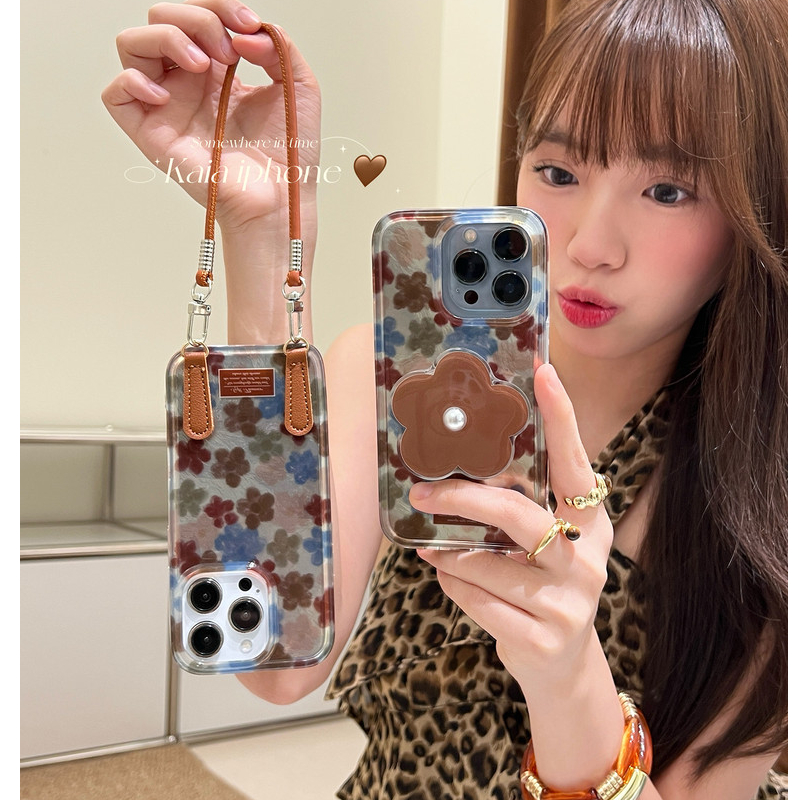 เกาหลีย้อนยุคดอกไม้สีน้ําตาลมุกดอกไม้ขาตั้งโทรศัพท์หนัง Wrsit สําหรับ iPhone 16Promax 16Pro 13 14 15 Pro Max กันกระแทกสองชั้น imd ผู้หญิงฝาครอบมือถือ