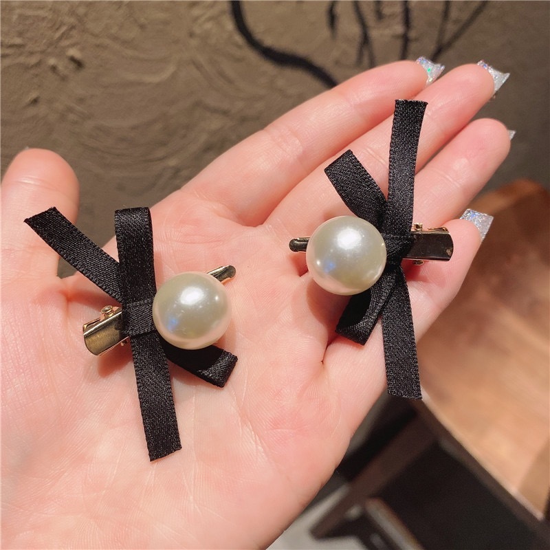 ออกแบบอย่างพิถีพิถัน กิ๊บติดผมแบบโบว์สีดำและมุก ทรงคลาสสิก ไซส์เล็ก ของตกแต่งเส้นผมที่ได้รับความนิยม