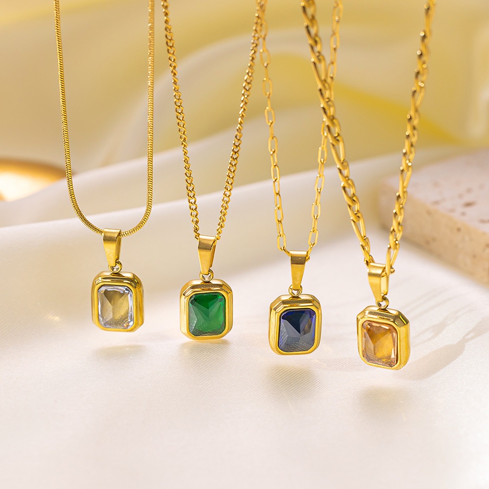 HT แฟชั่นจี้มรกตไทเทเนียมเหล็ก 18K สร้อยคอทองสุภาพสตรีหรูหรา High-End สแตนเลส Clavicle Chain