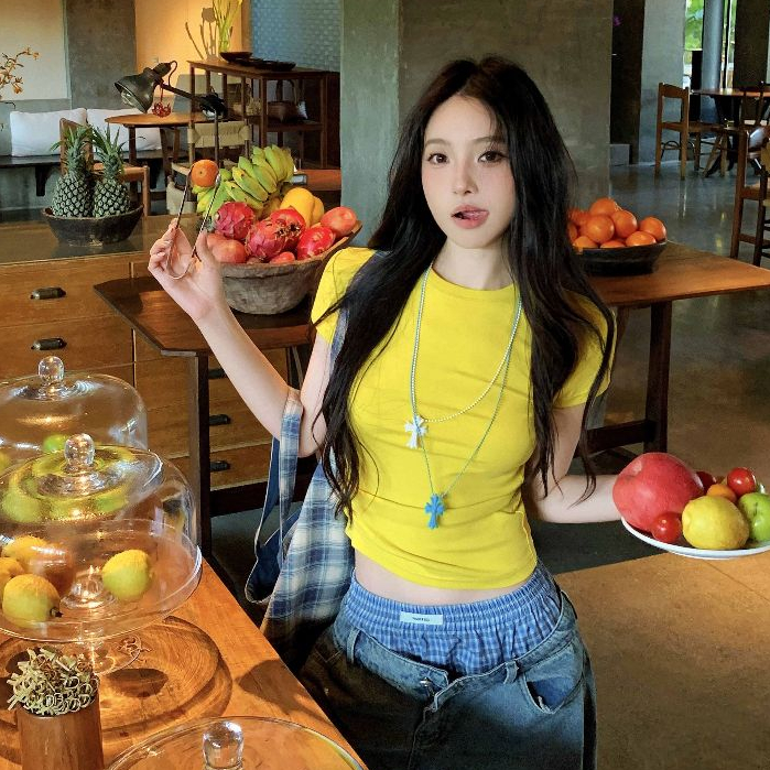 เสื้อยืดผู้หญิงแขนสั้น สไตล์พื้นฐาน ลายเรียบสีเหลือง รอบคอบSlim-fit สวมใส่ง่าย เหมาะสำหรับการแต่งตัวในวันธรรมดาฤดูร้อน