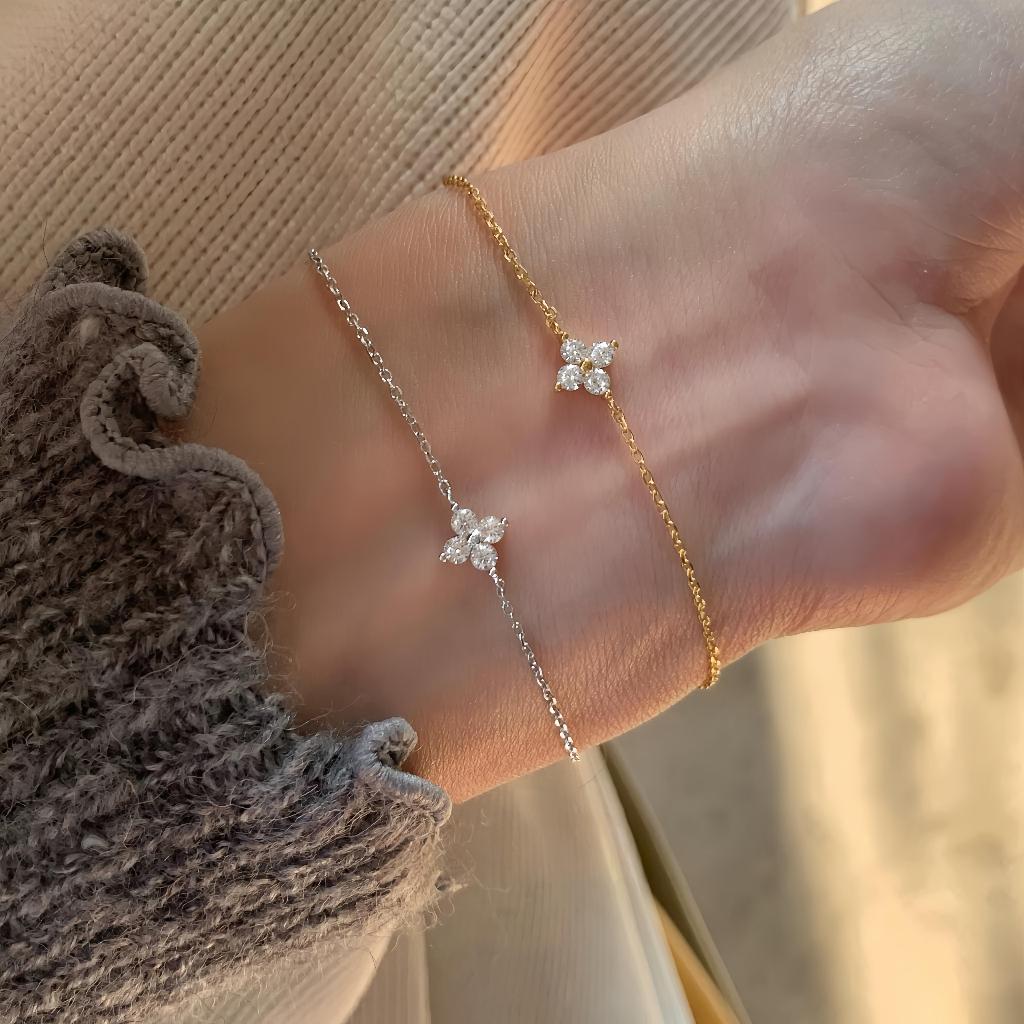 จากไทย 1วันถึง💕สร้อยข้อมือสี่แฉกแซฟไฟร์ สำหรับสุภาพสตรี | ขนาดเล็ก ละเอียด ออร่าเก๋ไก๋ | เหมาะสำหรับการซ้อนสวม