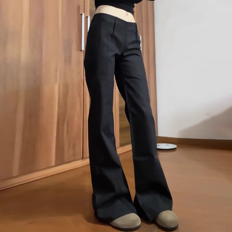 กางเกงขายาวสีดำสไตล์เอวต่ำสำหรับผู้หญิง ออกแบบมาให้สวมใส่ง่ายและสบาย ในสไตล์ของฤดูกาลใบไม้ร่วง