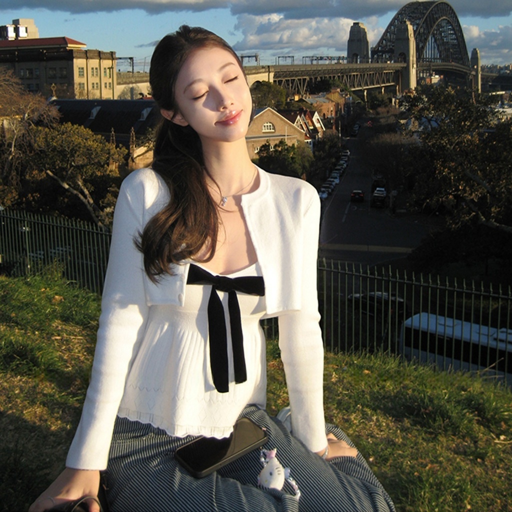 แจ็คเก็ตถักสำหรับฤดูใบไม้ร่วงเริ่มต้น สวมใส่ง่ายและสะดวก