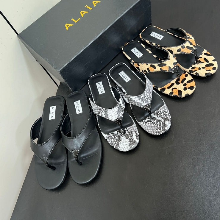 รองเท้าแตะ Alaia Flip Flops แบบใหม่ปี 2025 สำหรับผู้หญิง ทำจากหนังแท้ มีส้นหนา สไตล์ชิคสำหรับซัมเมอร