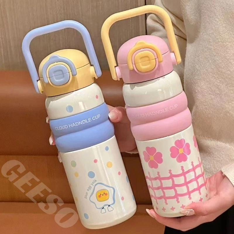 GEESO 600ML น่ารัก Tumbler สแตนเลส 316 กระติกน้ําสูญญากาศพร้อมฟางแบบพกพาเครื่องดื่มคู่ขวดความร้อนเด็ก Handheld Thermos Bottle Cute Cartoon 卡通便携壶 thumbnail 3