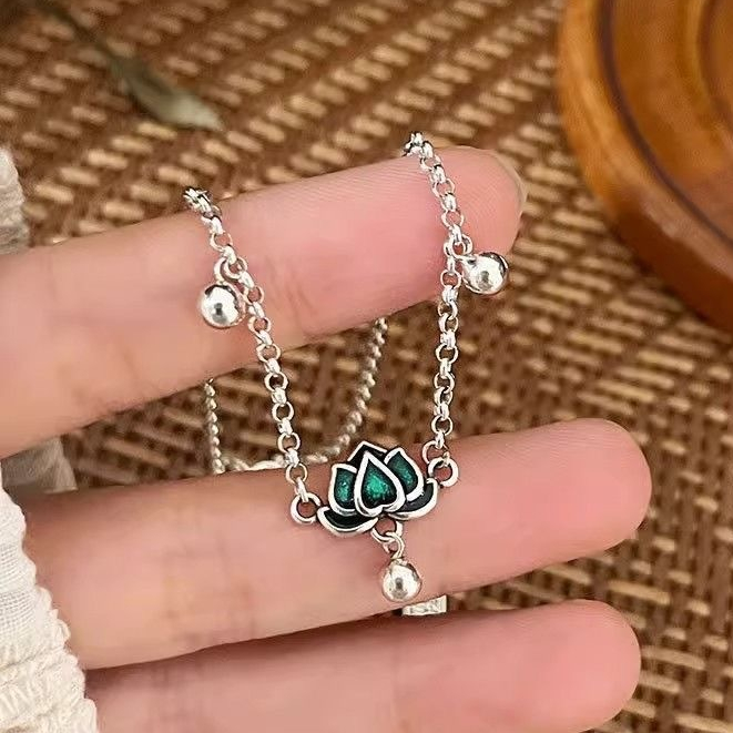 สร้อยข้อเท้าลูกปัดดอกบัวเขียวเอเทอเรียล – ปรับได้สำหรับผู้หญิง เครื่องประดับโบฮีเมียนเรียบง่าย