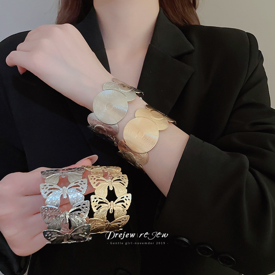 สร้อยข้อมือโลหะลายผีเสื้อ อินเทรนด์แบบยุโรปและอเมริกา คล้องง่าย สำหรับสวมใส่ในหลากหลายโอกาส