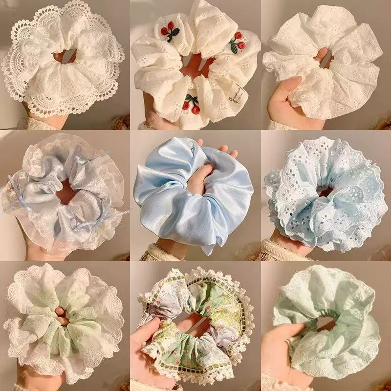 ลูกอมสีผม และอุปกรณ์ยึดผม รวมถึงวงคาดศีรษะ