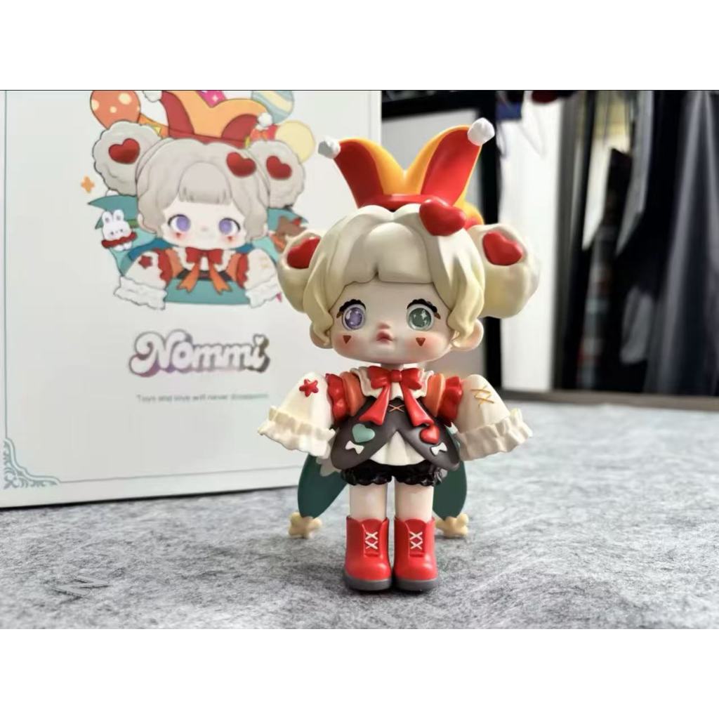 Nommi ข้าวเหนียว NOMMI NOMMI Clown Big Baby Hand Office ตุ๊กตาอินเทรนด์เล่นของขวัญของเล่นตุ๊กตาตุ๊กต