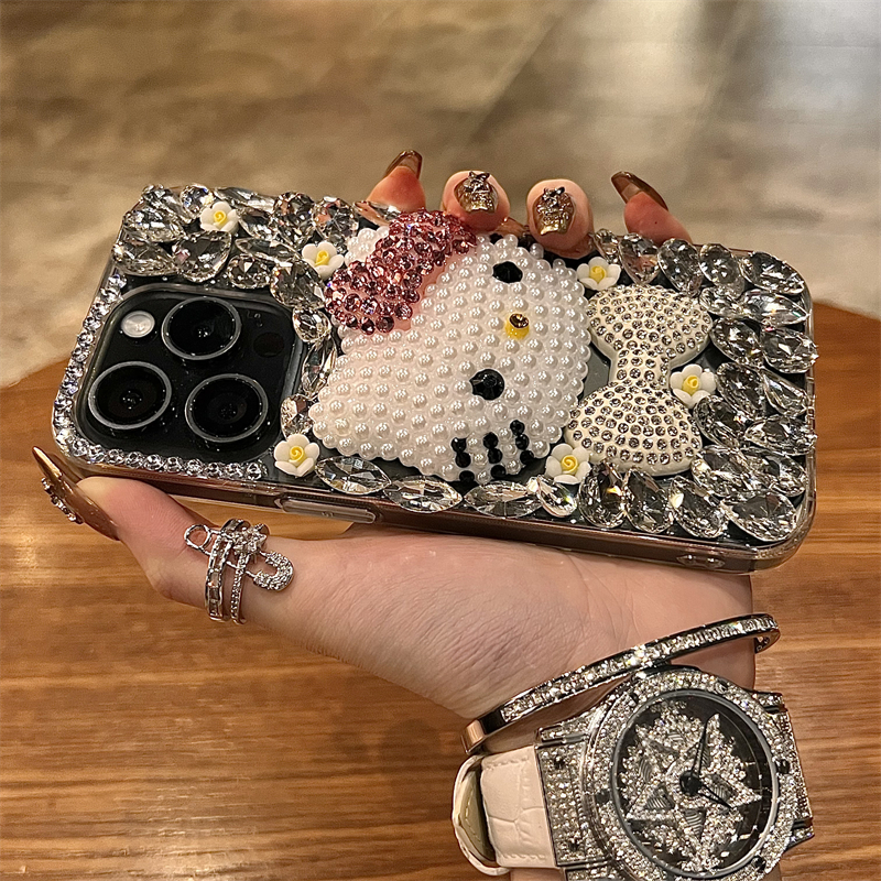 Bling Pearls Hello Kitty เคสโทรศัพท์สําหรับ iPhone 17 11 12 13 14 15 16 Pro Max Mini 7 8 Plus X XR XS Max Luxury Glitter Rhinestone ดอกไม้เพชรโบว์อะคริลิคกันกระแทก