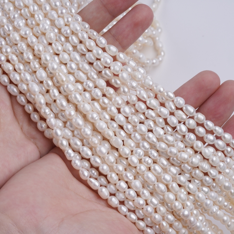 มุก freshwater แท้ ขนาด 4-5 มิลลิเมตร สีขาว ใช้ทำสร้อยคอและสร้อยข้อมือ