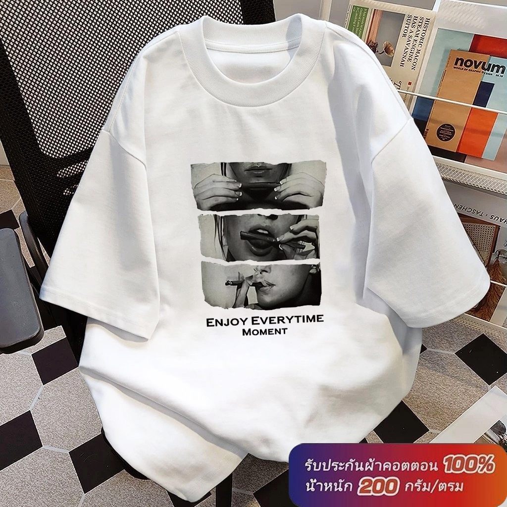 (Cotton 100%) เสื้อยืดสีดําสีขาวขนาดบวกเสื้อยืดสีขาวสีดําย้อนยุครอบคอผู้ชายผู้หญิงผ้าฝ้ายแท้ 100% ค919