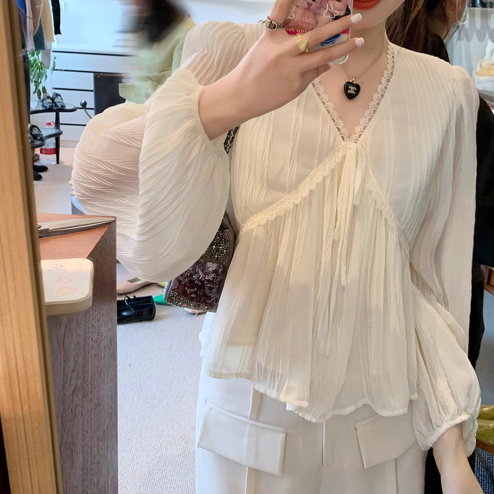 เสื้อเบลาส์แขนยาวคอวี ผ้าชีฟอง/ลูกไม้