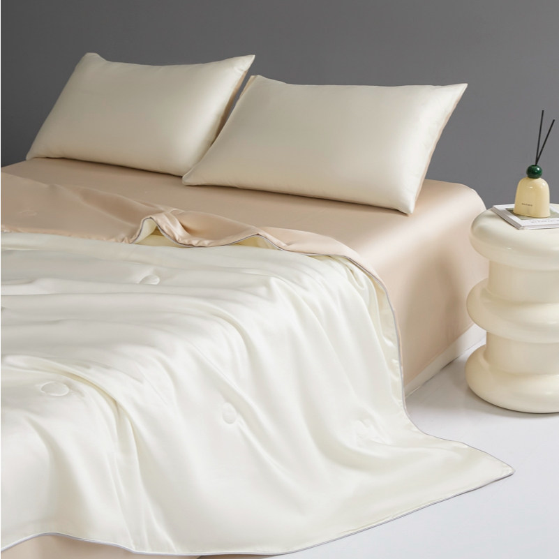 Abraca Dabra ชุดเครื่องนอนเย็น ผ้าห่มซาตินสีทึบ + ผ้าปูที่นอน + ปลอกหมอน 4ขนาด