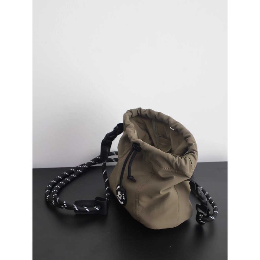 Niche original mini keg bag, crossbody bag, กระเป๋าใบเล็กผิดรูป, shopping mobile phone bag
