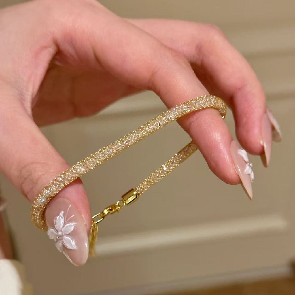 สร้อยข้อมือผู้หญิงแบบลูกไม้ มีกระเป๋าเงิน พกพาสะดวก สวยงามและประณีต