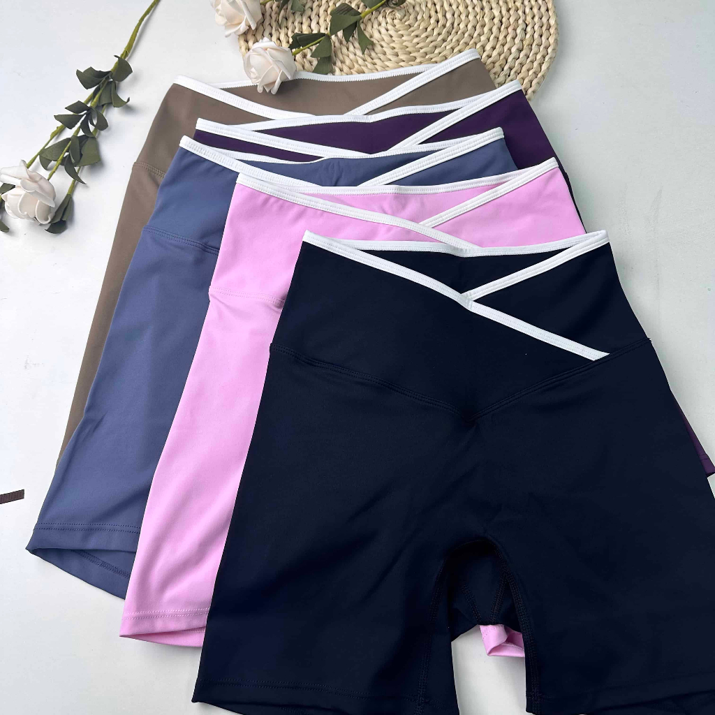 2025 ใหม่ Fumeng Crossed High-Waist Color-Block Yoga Shorts