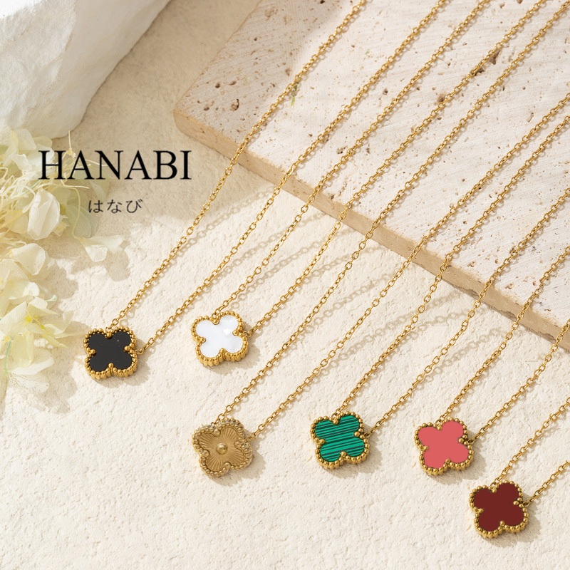 สร้อยคอ HANABI ลายกลีบเมเปิลทองคำ 18K และใบโคลเวอร์ สแตนเลสไม่ซีดจาง เหมาะสำหรับผู้หญิง