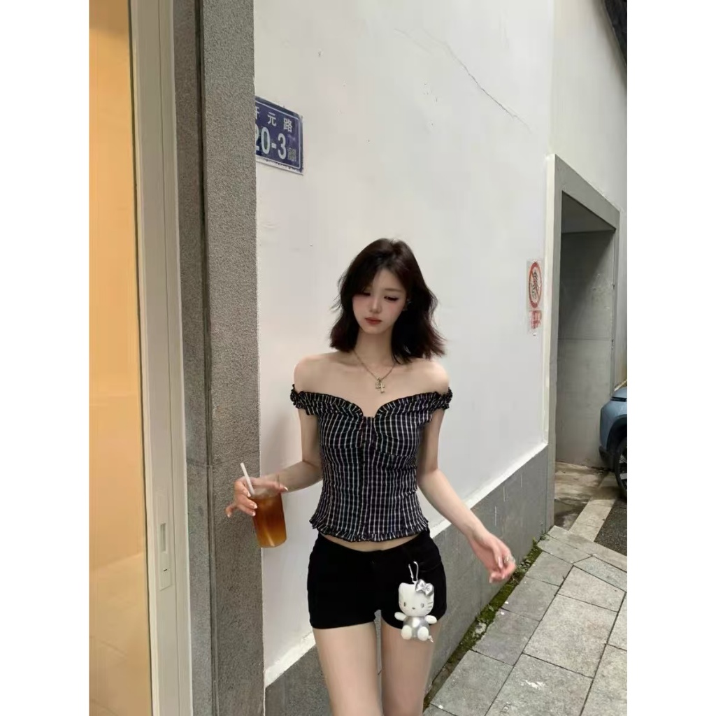 Fariy🍒คลังสินค้าพร้อม🍒 เสื้อเชิ้ตลายสก็อตสีดำสไตล์เรโทรสุดฮอตสำหรับผู้หญิง ทรงสั้นเปิดไหล่ ทรงเข้ารูปช่วงเอว - รูปที่ 3