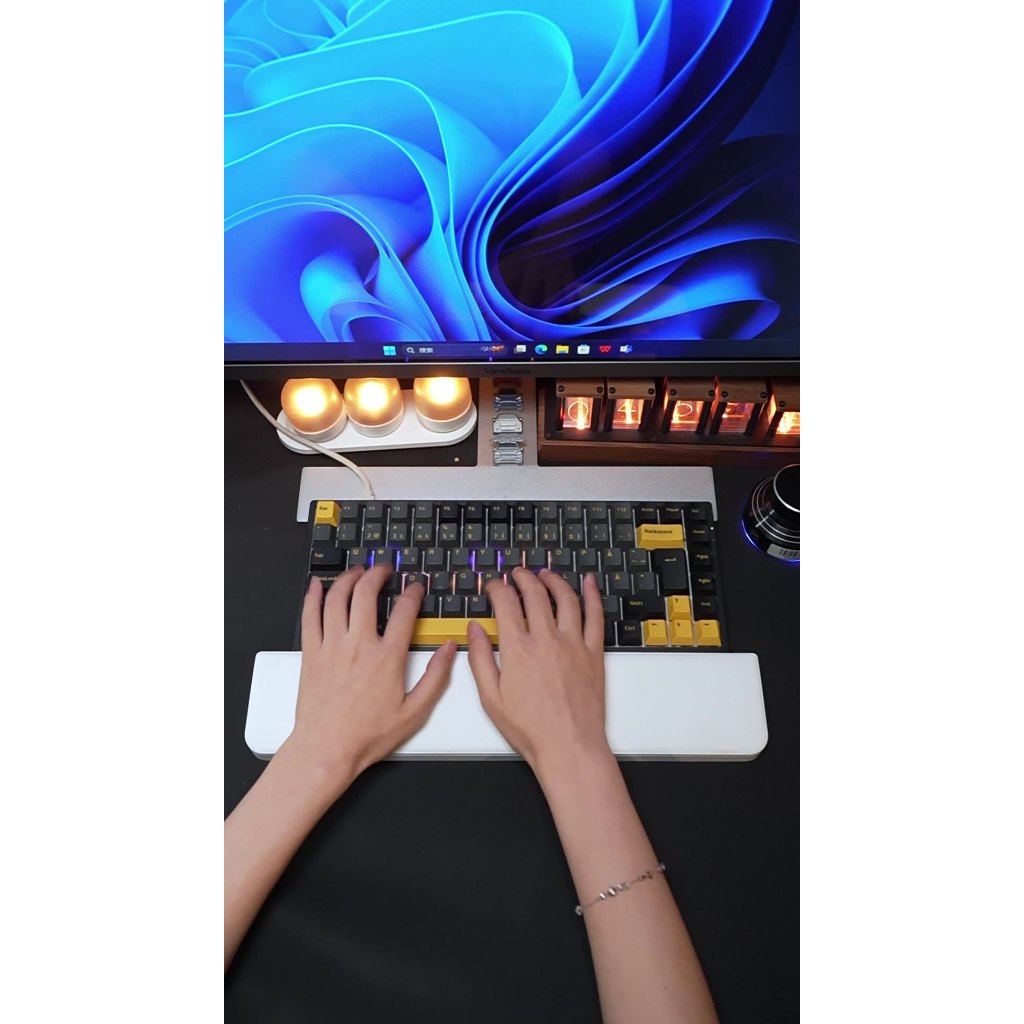 ที่วางคีย์บอร์ด Q22 พร้อมชุดทําความสะอาด