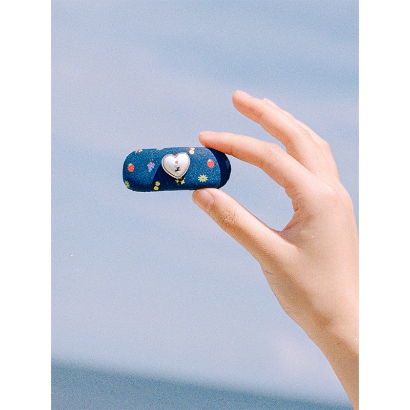 Tagi. مشبك وربطة شعر بلؤلؤ وقلب — صورة 3