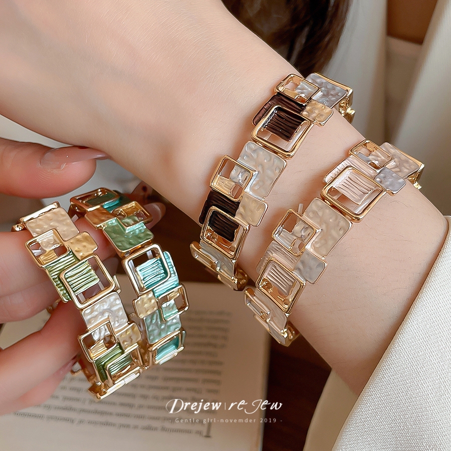 สร้อยข้อมือเชือกยางยืดทรงสี่เหลี่ยม วัสดุโลหะ ทันสมัย เหมาะเป็นเครื่องประดับมือ