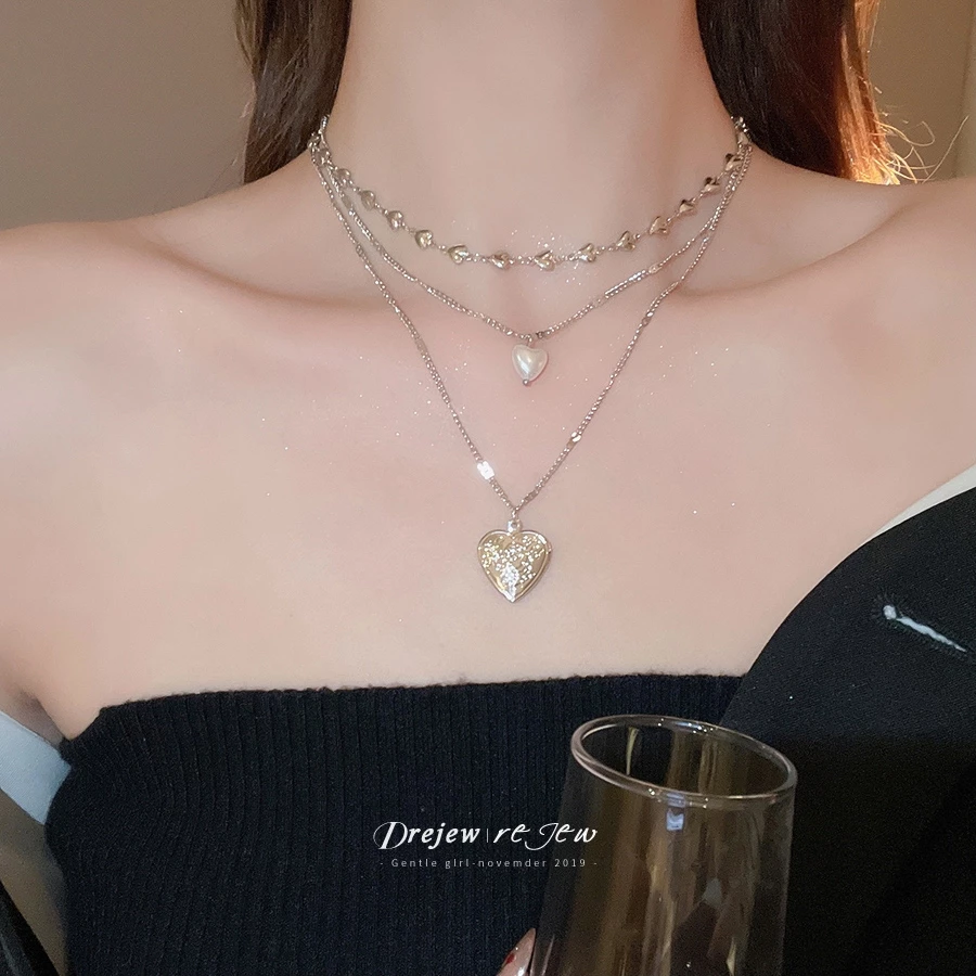 จี้มุกสร้อยคอมุกสามชั้น พร้อมโซ่กระดูกไหปลาร้า สไตล์อินเทรนด์สำหรับคนชอบสะสมเครื่องประดับหลากหลาย