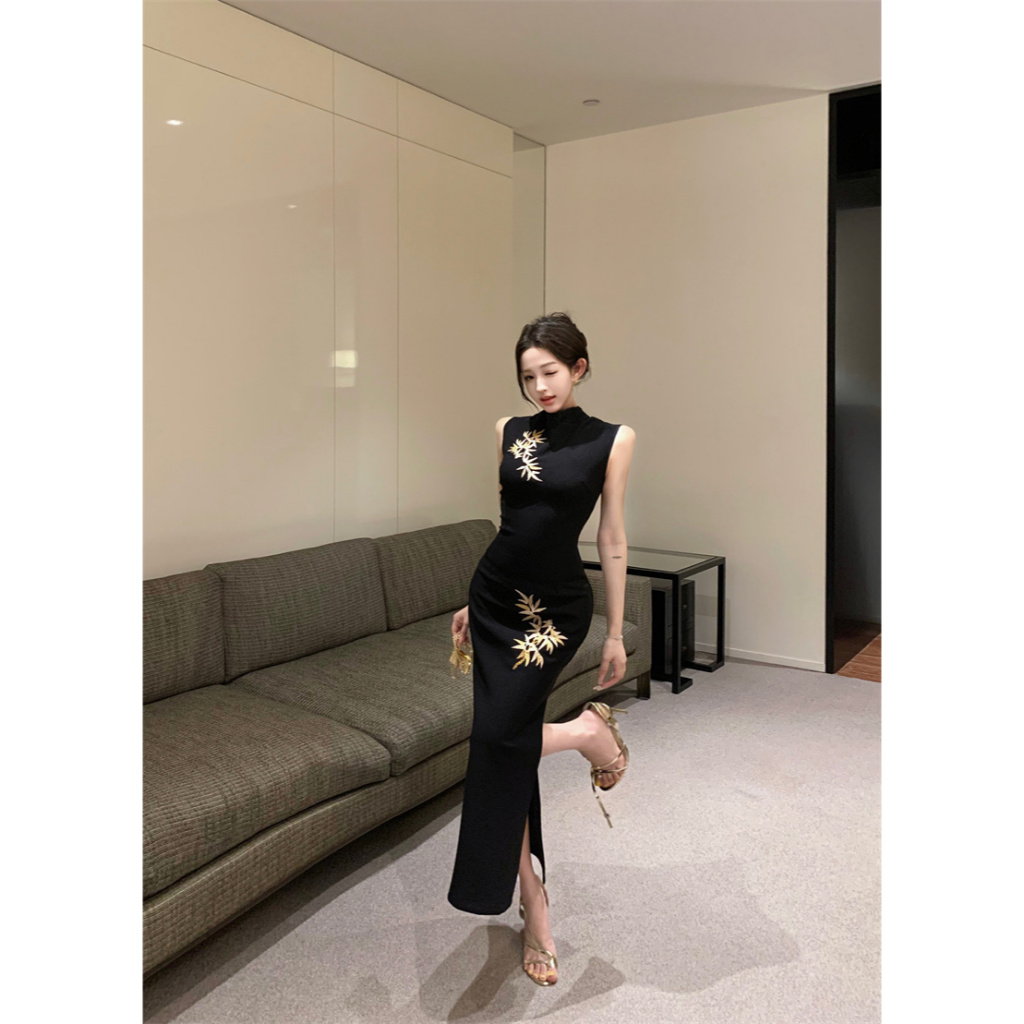 ชุดแซ็ทแขนกุดสีแดง ชุดเชิ้องซามแบบโมเดิร์นสำหรับผู้หญิง พร้อมกระโปรงเข้ารูป สไตล์จีนเซ็กซี่ เหมาะสำหรับงานปาร์ตี้และโอกาสพิเศษ - รูปที่ 7