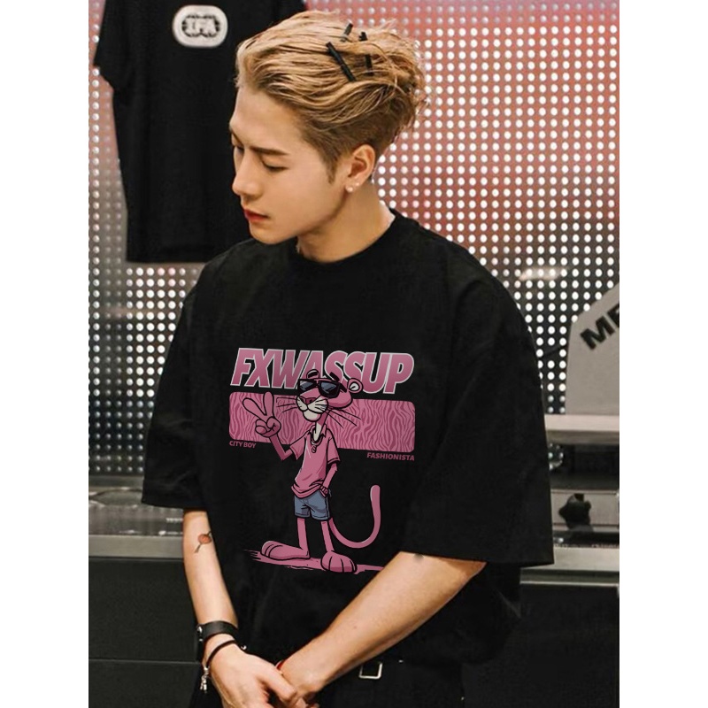【สินค้าดารา】เสื้อยืดแฟชั่น NASA ผ้าฝ้าย ระบายอากาศดี ลายพิงก์แพนเทอร์สไตล์ไทย สำหรับผู้ชายและผู้หญิง