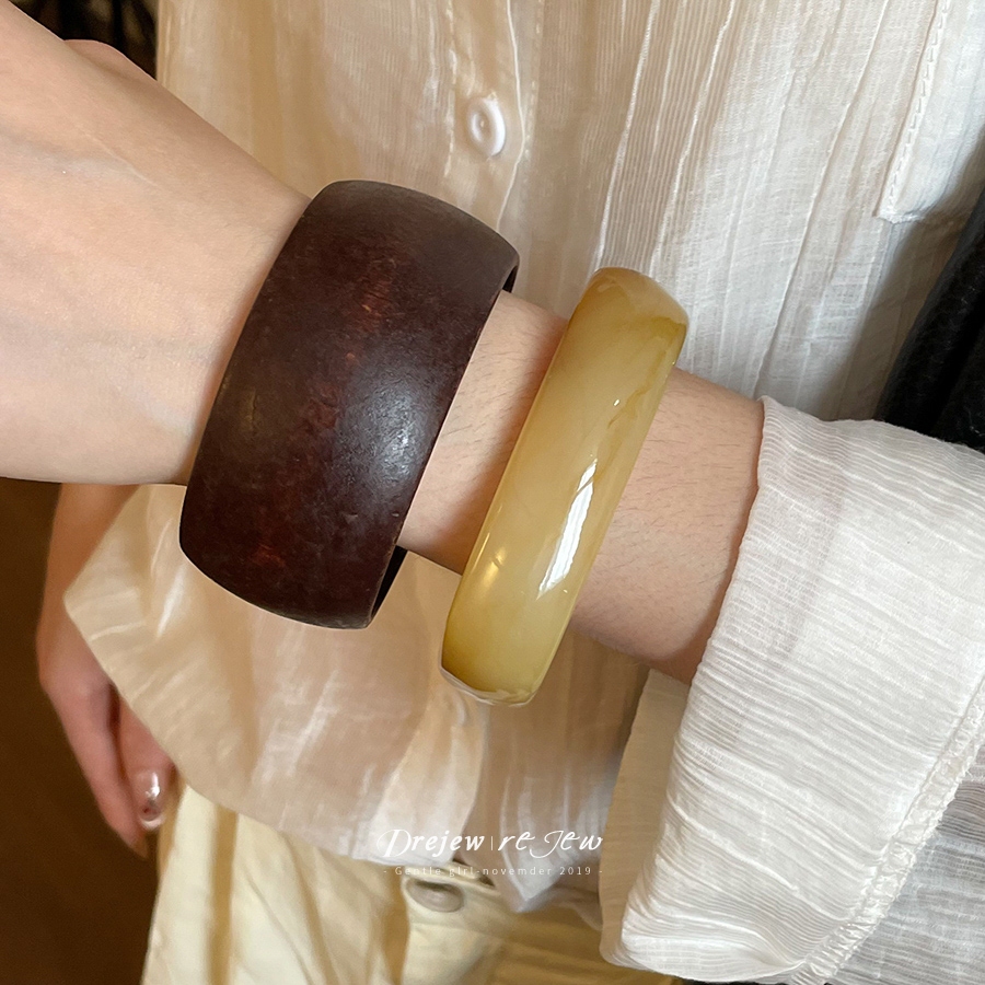 สร้อยข้อมือเรซินไม่สม่ำเสมอ ดีไซน์เรียบง่ายแต่หลากหลายสไตล์