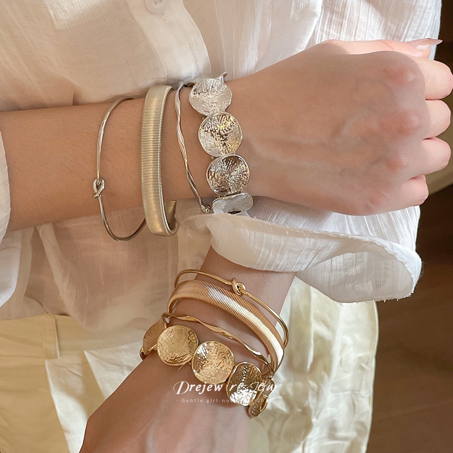 ชุดสร้อยข้อมือสี่ชิ้นแบบยุโรปและอเมริกา สไตล์ทันสมัยและหลากหลาย