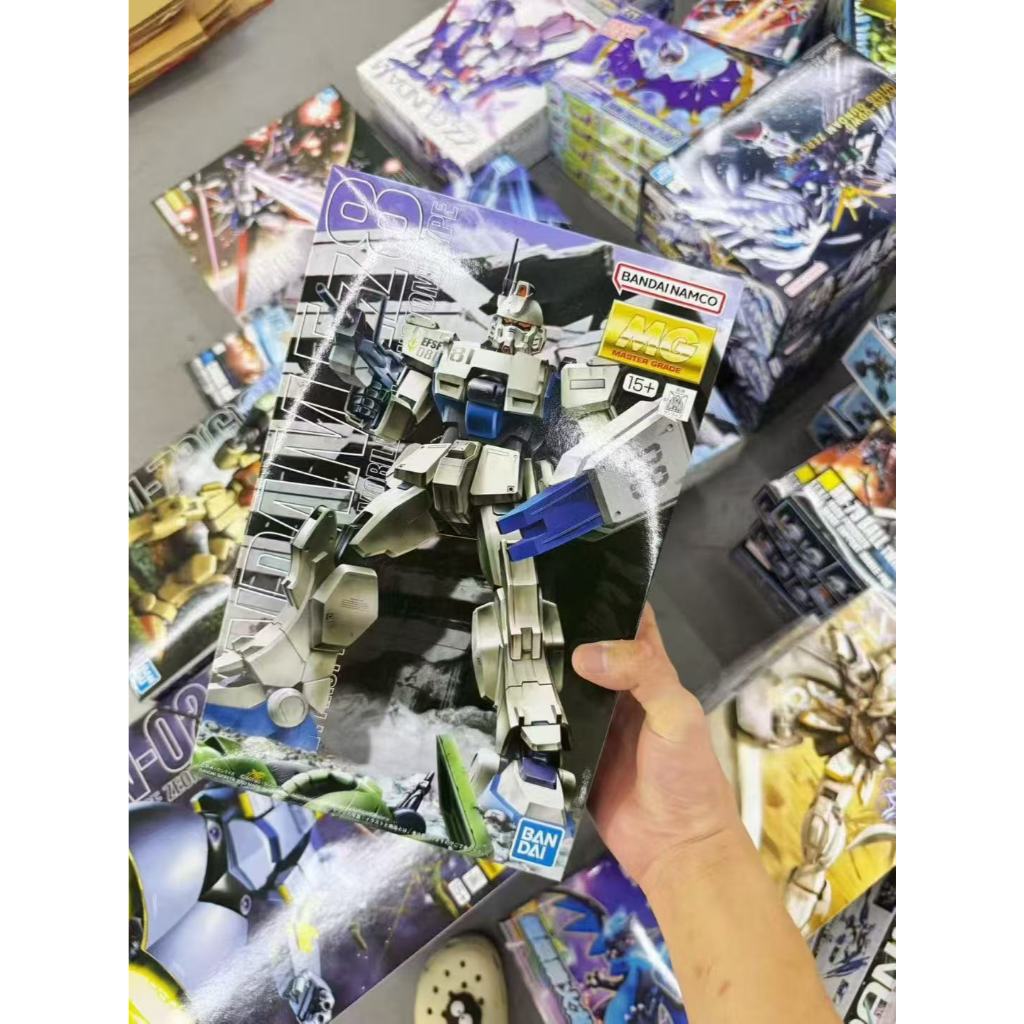 BANDAI 1/100 MG Ez-8 Gundam RX-79[G] Land Combat Type Ez8 Gundam Assembly Model
