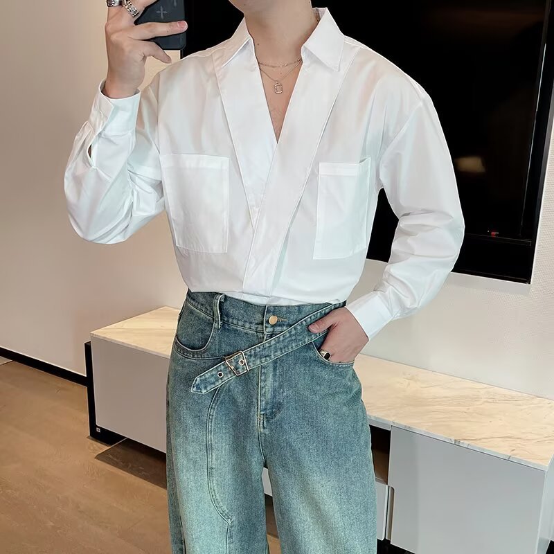 เสื้อฤดูใบไม้ร่วงใหม่ของผู้ชายที่มีการออกแบบคอวีเสื้อเชิ้ตแขนยาวลําลองและเรียบง่าย