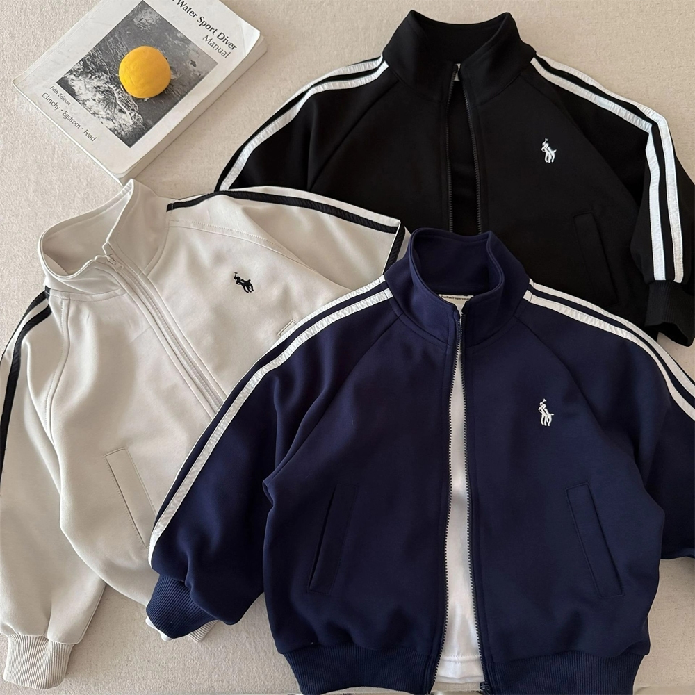 เสื้อเด็กฤดูใบไม้ร่วง/ฤดูหนาว 2026ใหม่แบรนด์อินเทรนด์เย็นและมีสไตล์เสื้อแจ็คเก็ตลายทางสําหรับเด็กชายและเด็กหญิง, ทารกฤดูใบไม้ผลิ/ฤดูใบไม้ร่วงลําลองด้านบนอินเทร