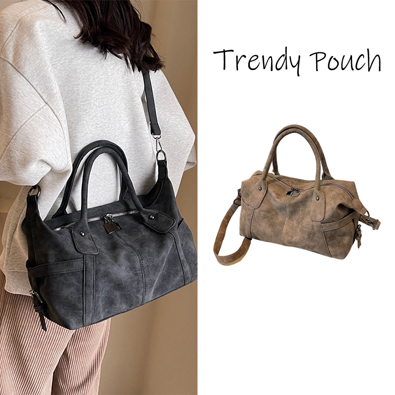 TRENDY POUCH สไตล์อเมริกัน ย้อนยุค กระเป๋าสะพาย เนื้อด้าน ความจุสูง แบบพกพา กระเป๋าเดินทาง