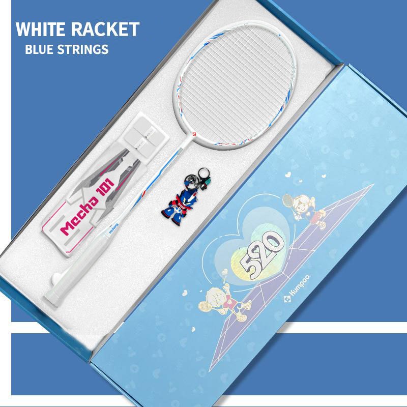 ไม้แบดมินตัน Kumpoo K101 Pro รุ่น กล่องของขวัญ ทำจากคาร์บอนไฟเบอร์เต็มรูปแบบ น้ำหนักเบาพิเศษ เหมาะสำหรับผู้เริ่มต้น เทรนนิ่งเชิงรุก และการแข่งขัน มาพร้อมกระเป๋ามิชชา 2 อัน กริปติ้ง แตะ และพวงกุญแจ 1 อัน [ของขวัญฟรี]