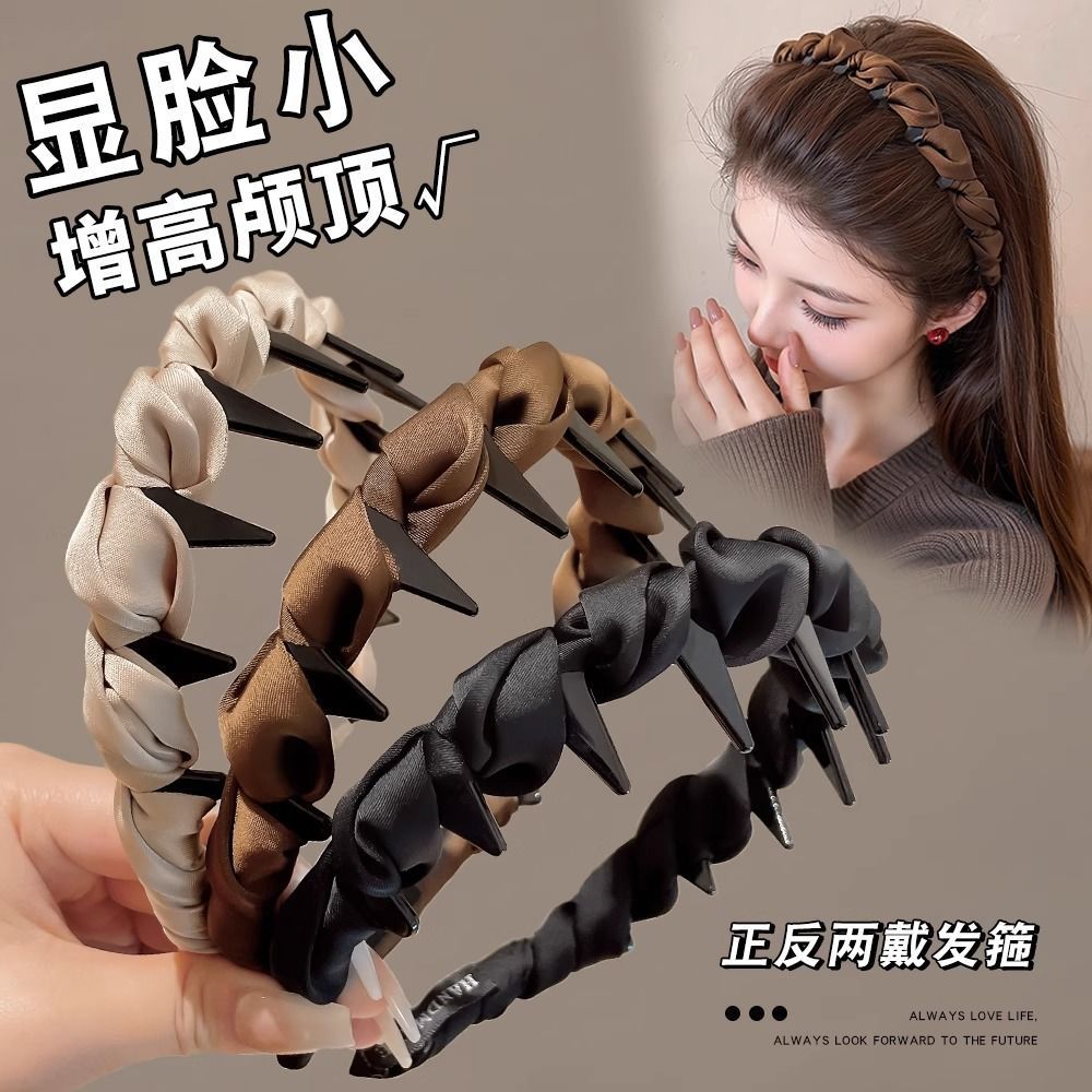 ที่คาดผมแบบมีฟัน ทำจากผ้าซาติน ให้ลุคสูงส่ง