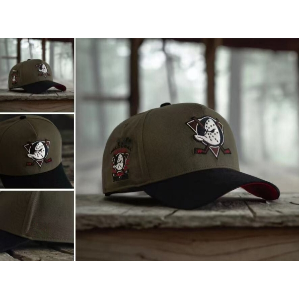 2025 ฤดูใบไม้ร่วงสไตล์ใหม่ NHL ปีกโค้งเบสบอลหมวกบังแดด Hard Top กีฬาการจับคู่สีอินเทรนด์ 940 Unisex