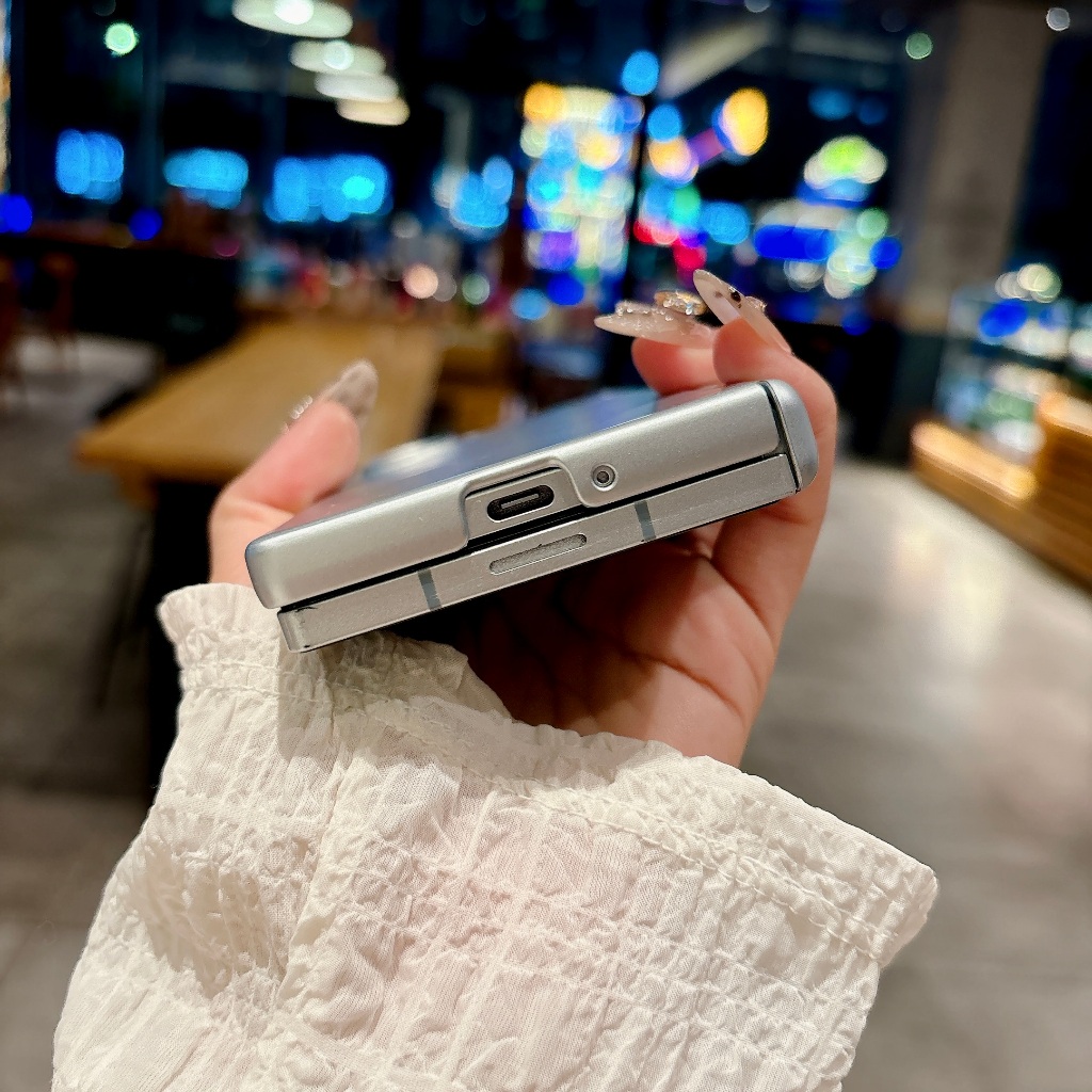 กรณีสําหรับ Samsung Galaxy Z FOLD 7 6 5 4 FOLD7 FOLD6 FOLD5 FOLD4 เคสโทรศัพท์ผิวรู้สึกฤดูใบไม้ผลิด้านล่าง Bracket Ultra-thin ปกหลังพร้อมแกนป้องกัน - รูปที่ 4
