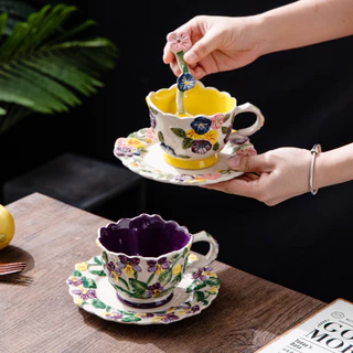 HongDian แก้วมัคเซรามิก ceramic porcelain mug cup พร้อมจานรอง ลายปั้นนูนวาดมือ underglaze ดีไซน์หรูหรา มีหูจับ กันลื่น กันร้อน ปลอดภัยต่ออาหาร ทนความร้อน สีไม่ซีดจาง ใช้กับ microwave oven ได้ ล้างใน dishwasher ได้ ทำความสะอาดง่าย ใช้เป็นแก้วกาแฟ แก้วน้ำ
