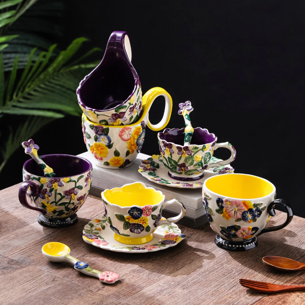 HongDian แก้วมัคเซรามิก ceramic porcelain mug cup พร้อมจานรอง ลายปั้นนูนวาดมือ underglaze ดีไซน์หรูหรา มีหูจับ กันลื่น กันร้อน ปลอดภัยต่ออาหาร ทนความร้อน สีไม่ซีดจาง ใช้กับ microwave oven ได้ ล้างใน dishwasher ได้ ทำความสะอาดง่าย ใช้เป็นแก้วกาแฟ แก้วน้ำ